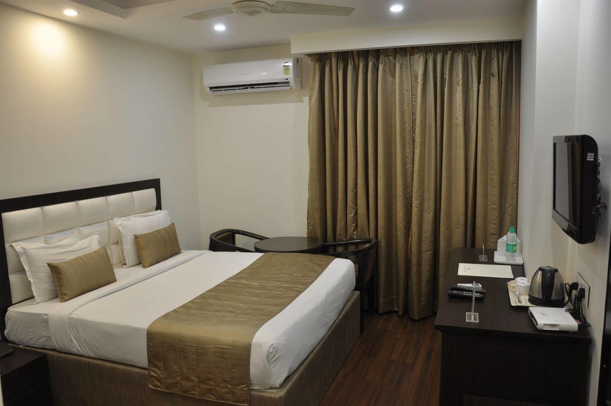 Genx Usha Kiran Agra Hotel Agra  Luaran gambar